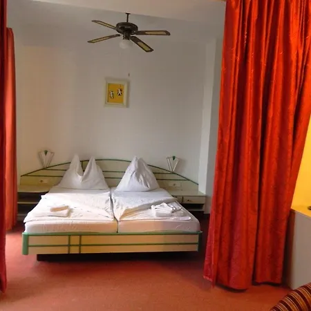 Familia Hotel 3*