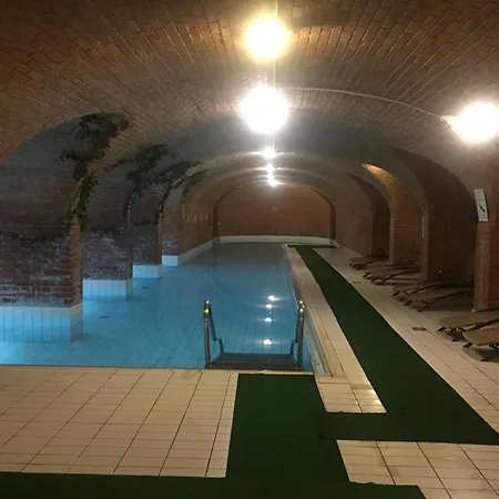 Familia Otel